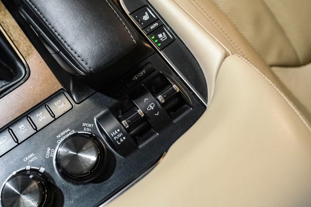 Used 2018 Lexus LX 570 4WD w/ Luxury Package image 34
