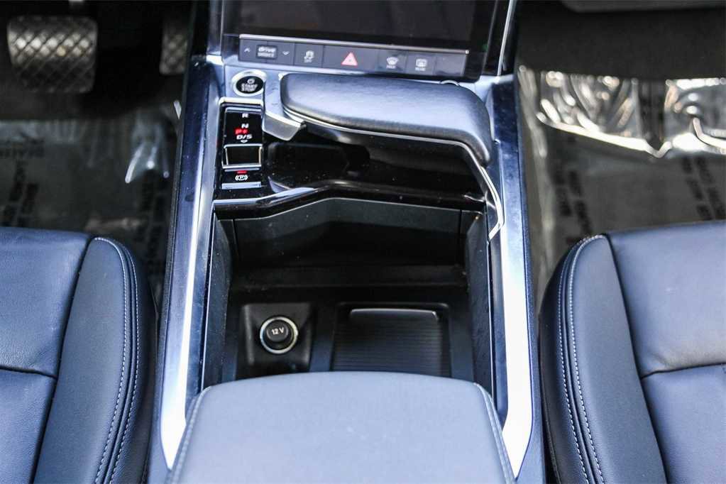 Used 2022 Audi e-tron Premium w/ Convenience Plus Package image 14