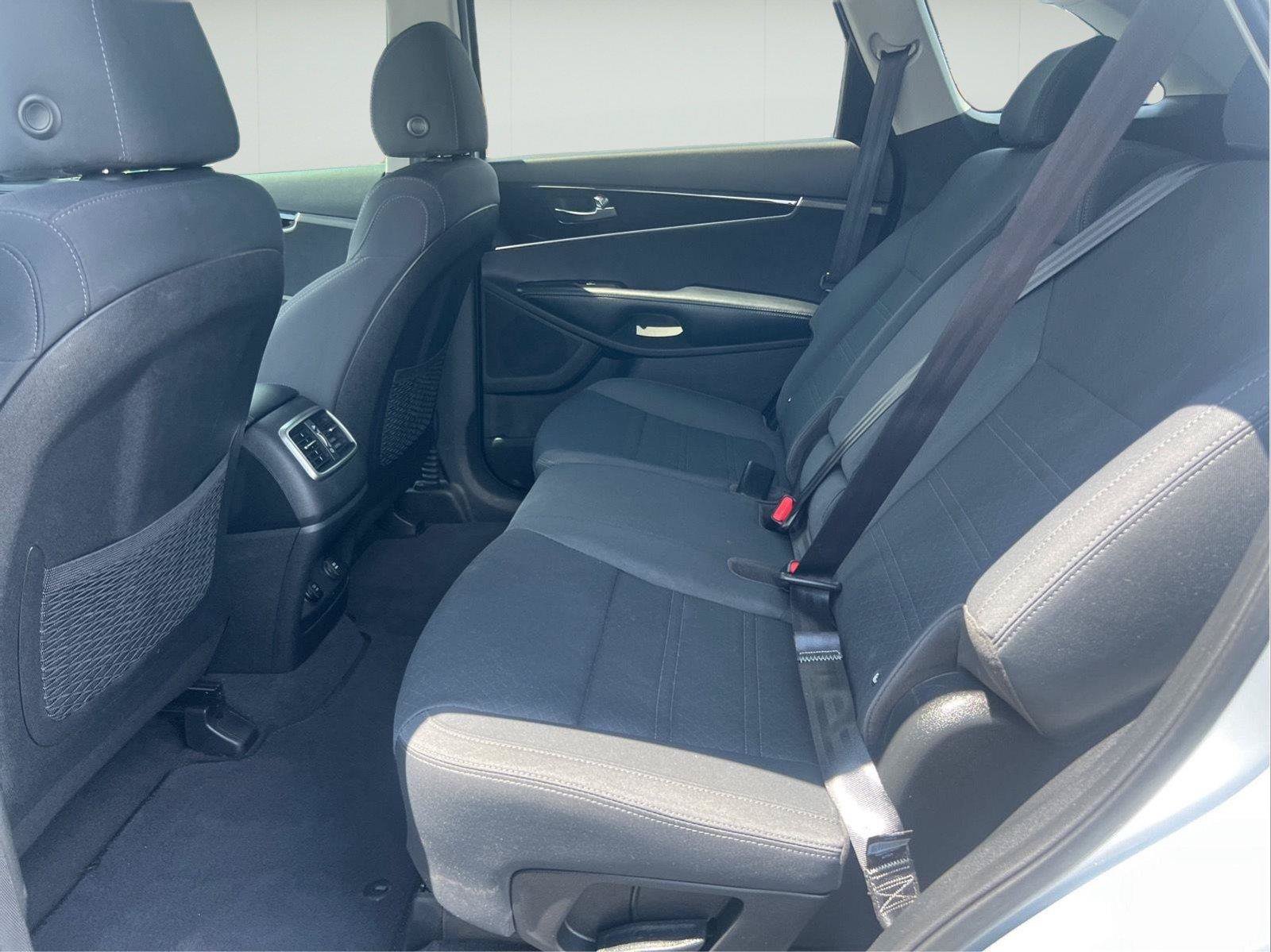Used 2020 Kia Sorento LX FWD image 11