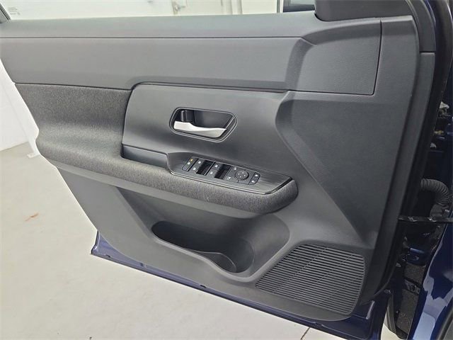 Certified 2025 Nissan Kicks SV image 23