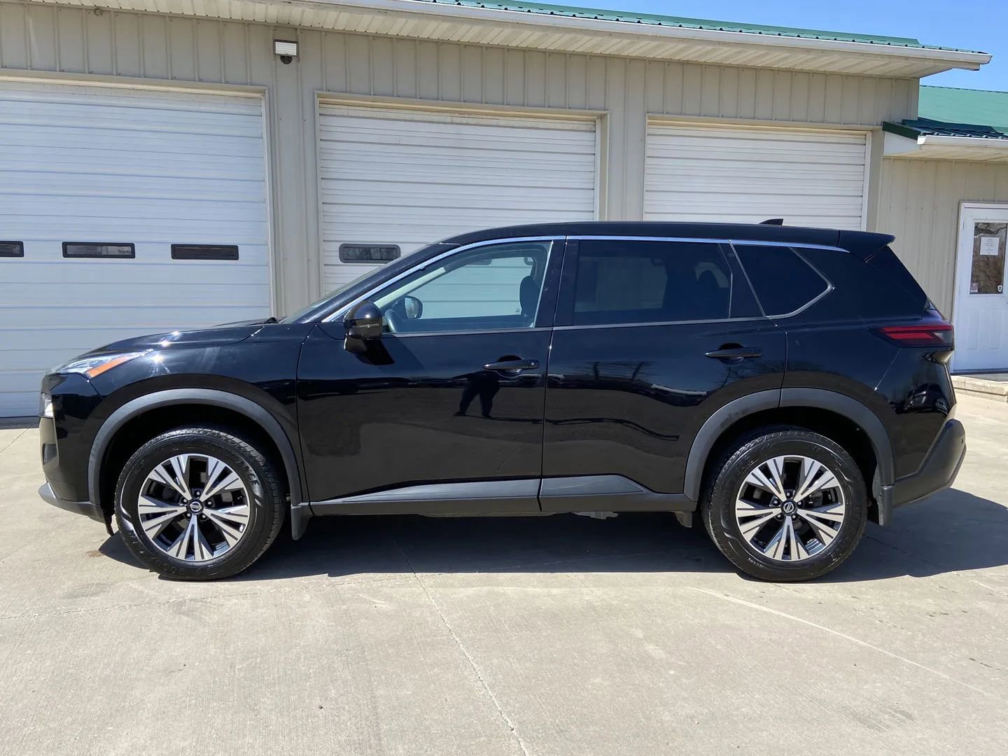 Used 2021 Nissan Rogue SV image 4