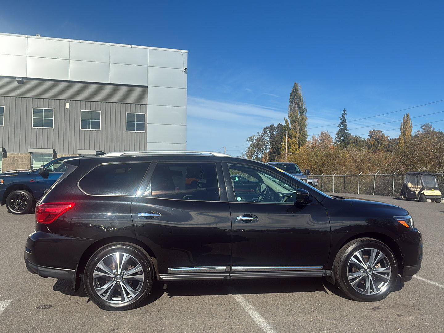 Used 2020 Nissan Pathfinder Platinum AWD/4WD image 6