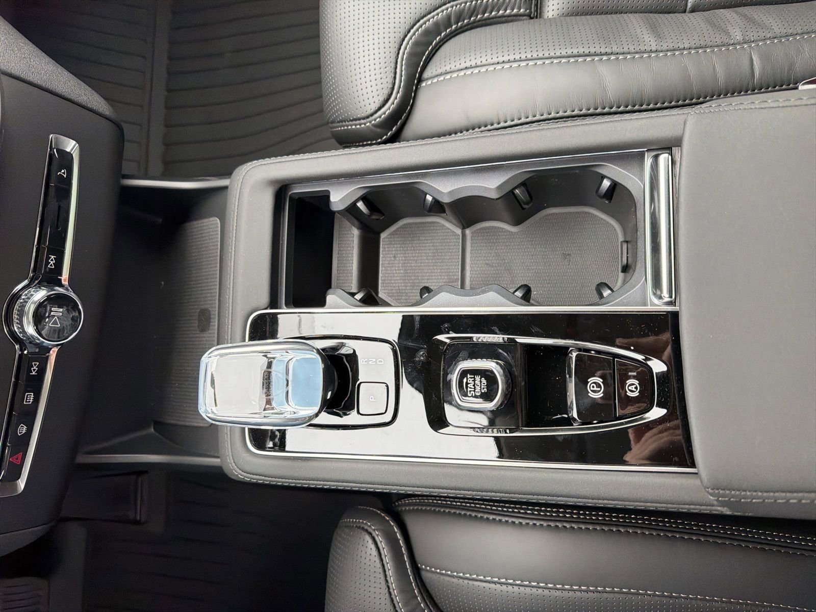 New 2026 Volvo XC90 T8 Ultra w/ Protection Package image 34