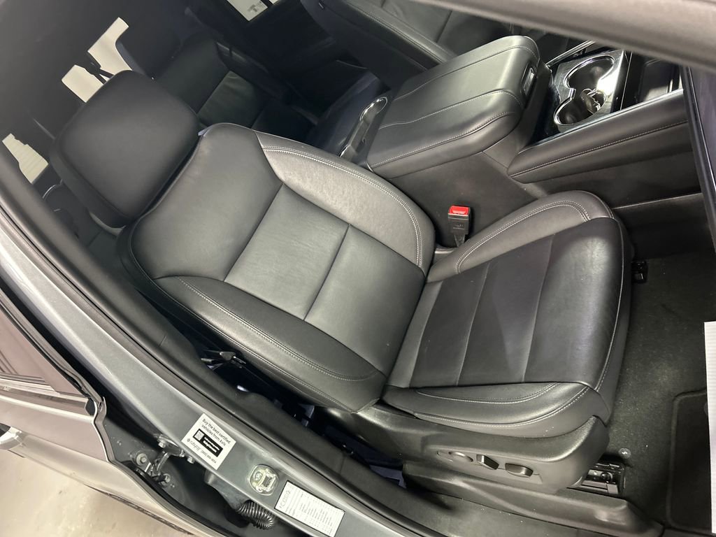 Used 2025 Chevrolet Suburban Z71 image 26