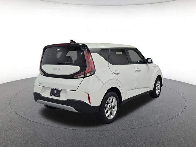 Used 2023 Kia Soul LX w/ Option Group 015 FWD image 5