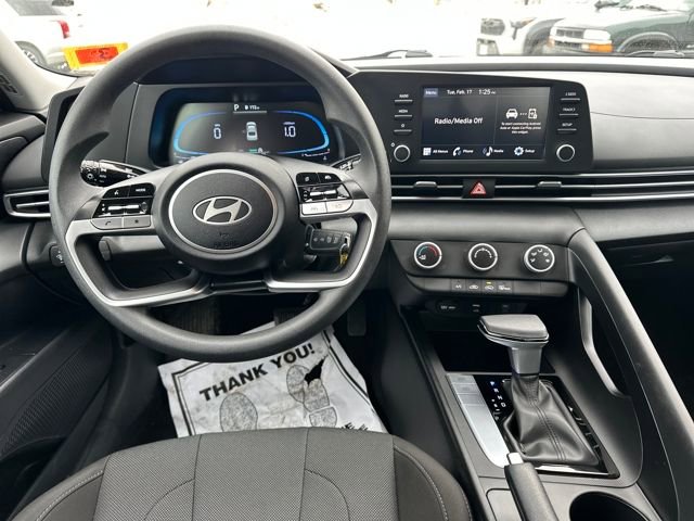 Certified 2025 Hyundai Elantra SE image 15
