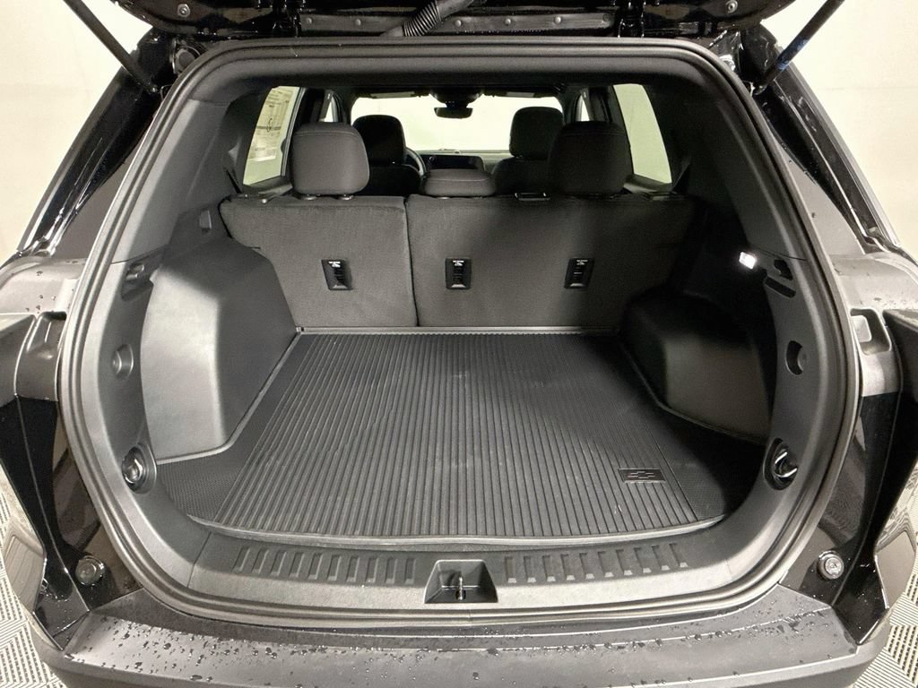 New 2027 Chevrolet Equinox LT w/ Safety and Technology Package FWD image 24