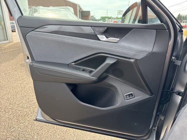 New 2025 Volkswagen Tiguan SE image 13