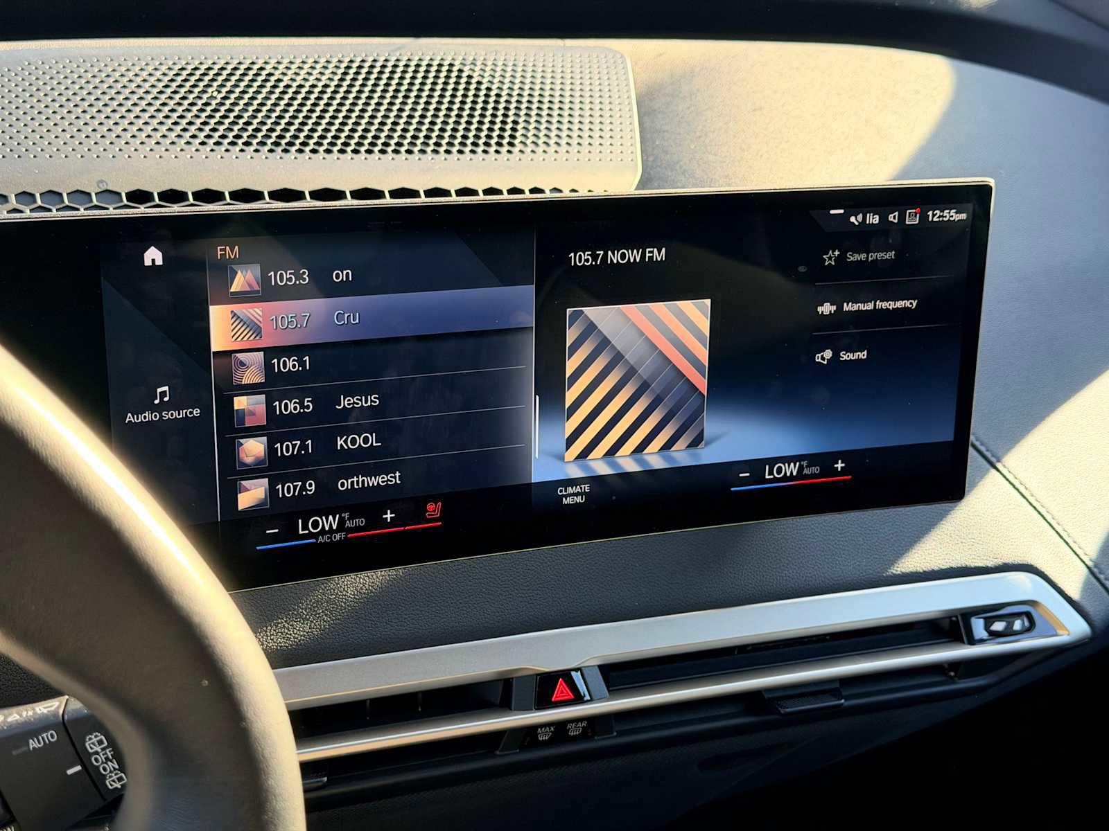 Used 2023 BMW iX xDrive50 w/ Sport Package image 30