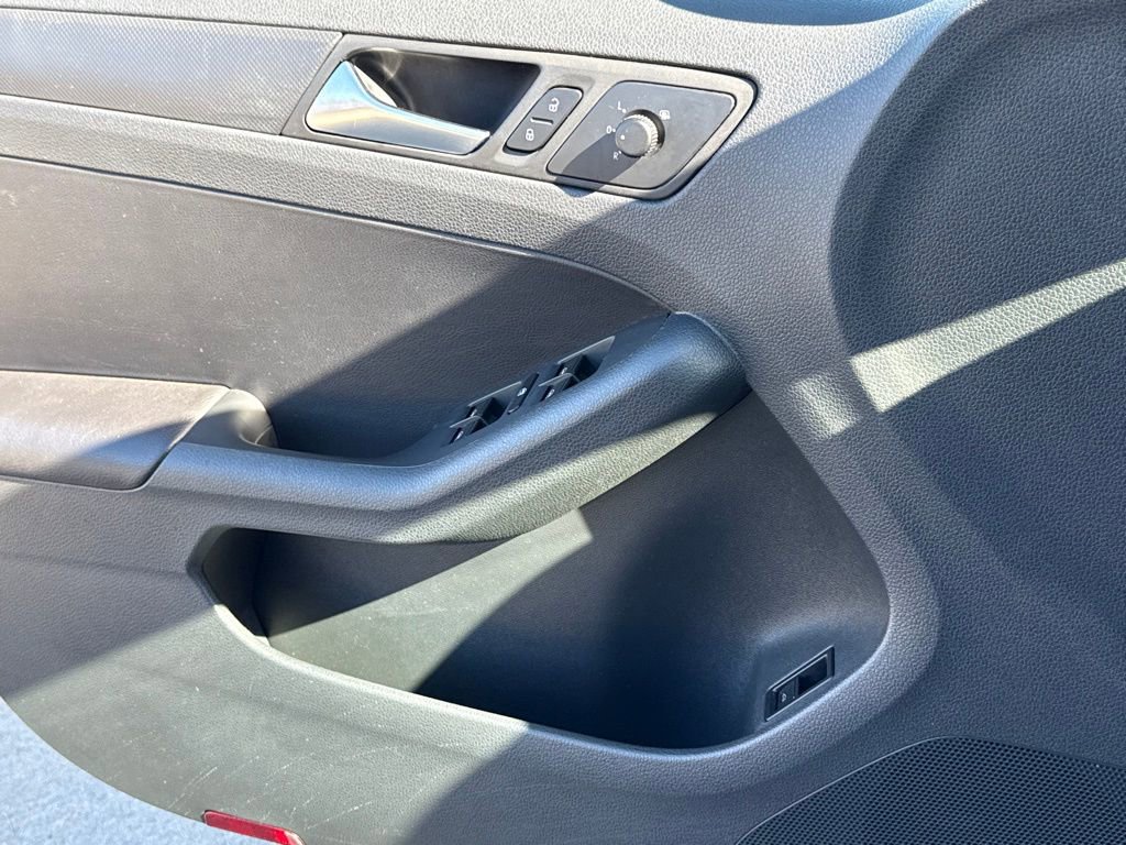 Used 2012 Volkswagen Jetta SE image 27