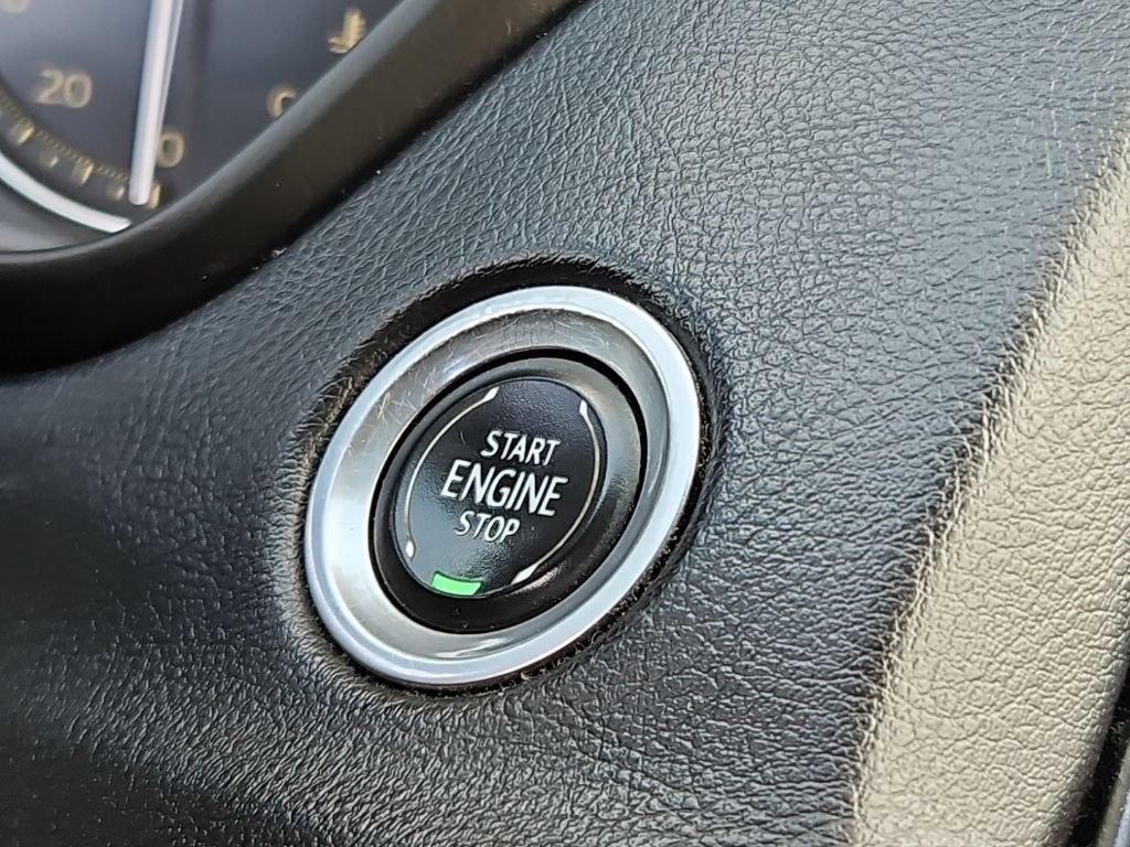 Used 2022 Cadillac XT4 Premium Luxury w/ Safety Alert Package FWD image 25