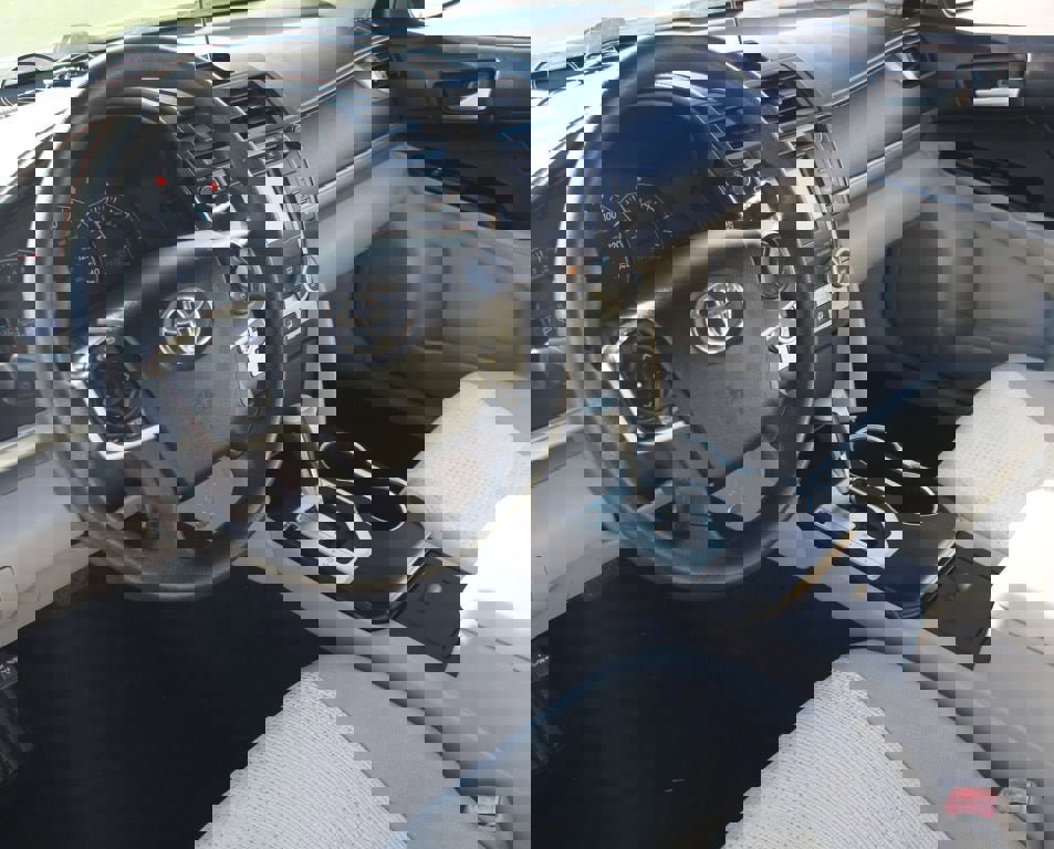 Used 2014 Toyota Camry LE image 8