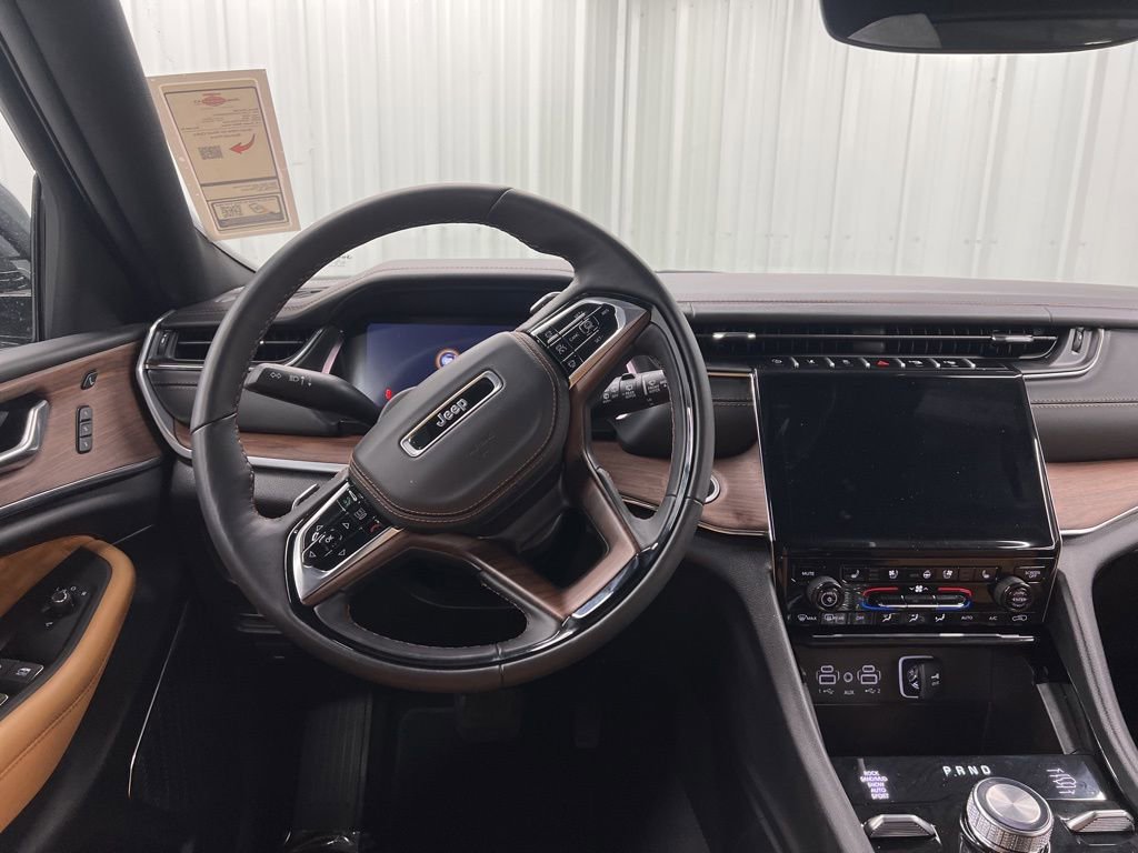 Used 2025 Jeep Grand Cherokee Summit image 12