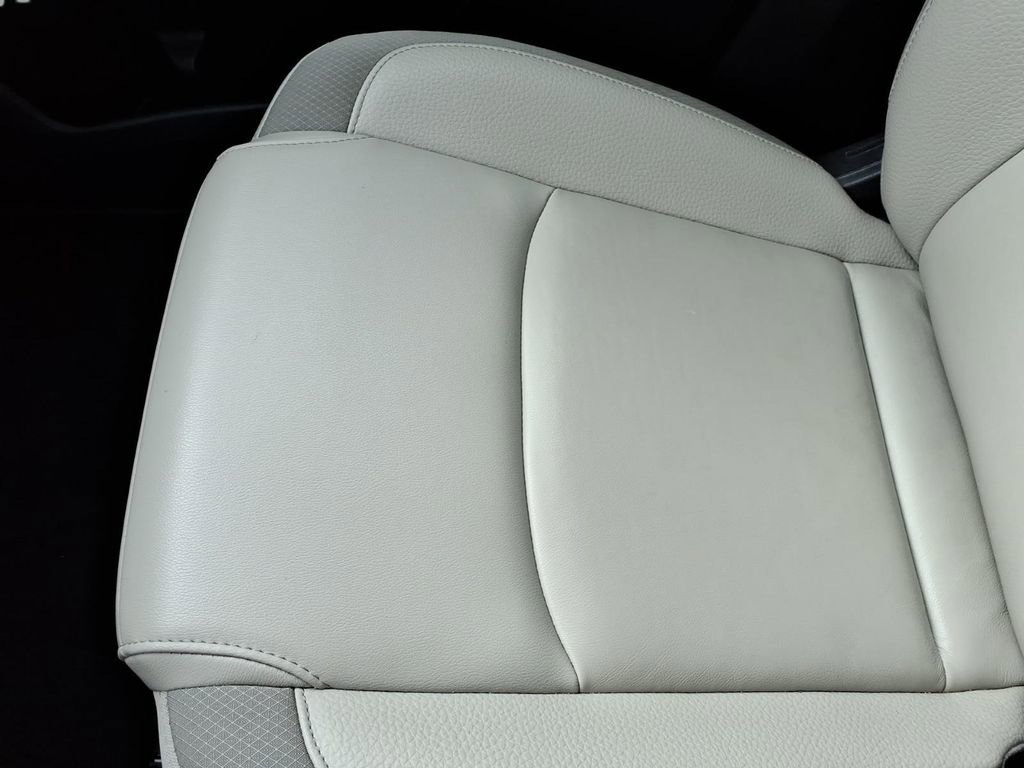 Used 2025 Nissan Pathfinder SL AWD/4WD image 24