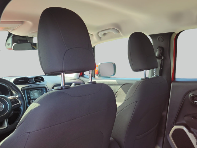 Used 2017 Jeep Renegade Latitude FWD image 10