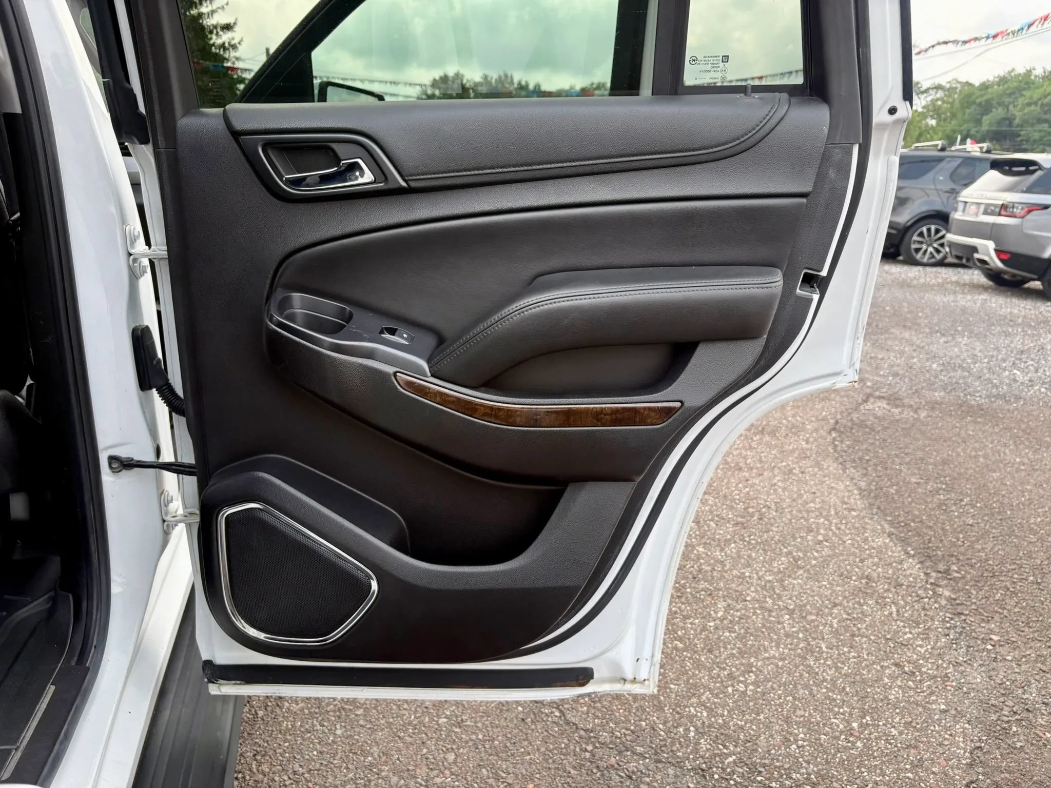 Used 2015 Chevrolet Tahoe LT w/ Luxury Package AWD/4WD image 13
