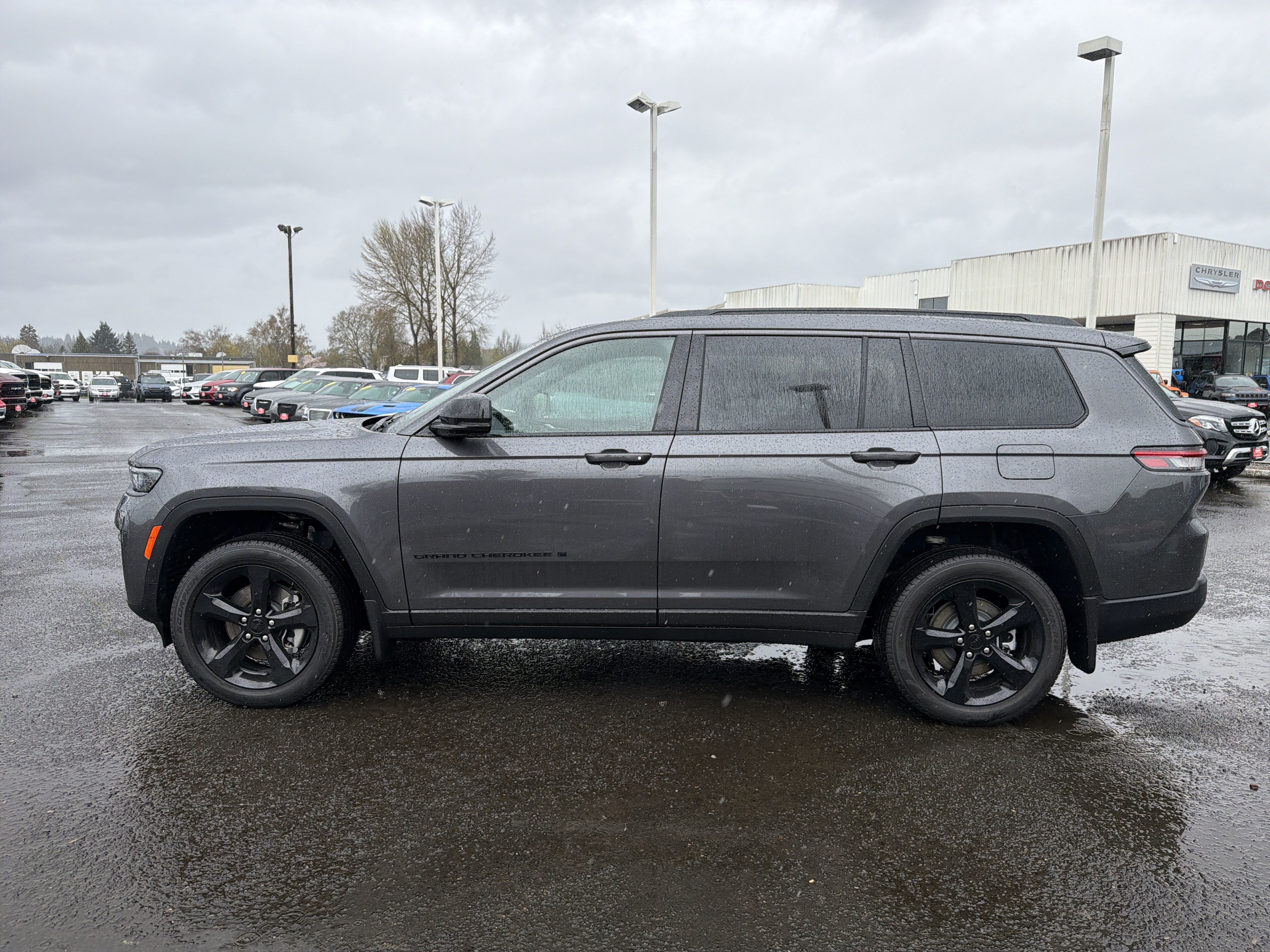 New 2026 Jeep Grand Cherokee L Limited w/ Limited Altitude Package AWD/4WD image 2