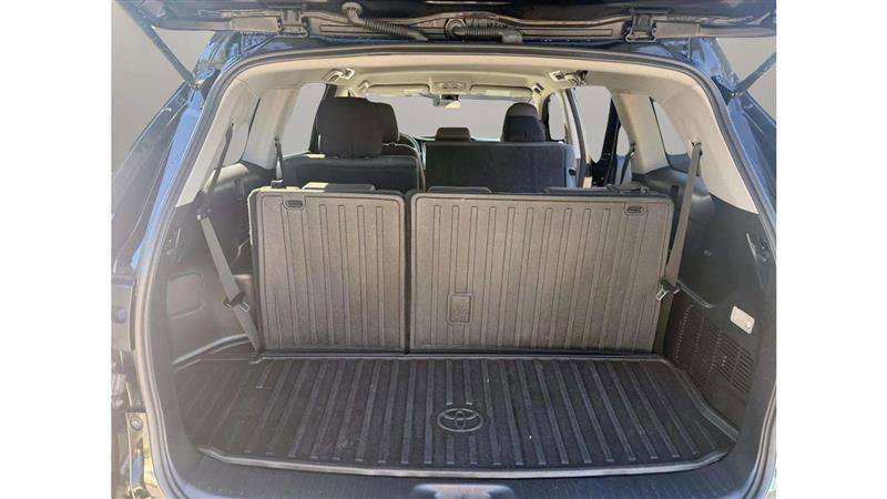 Used 2018 Toyota Highlander LE image 27