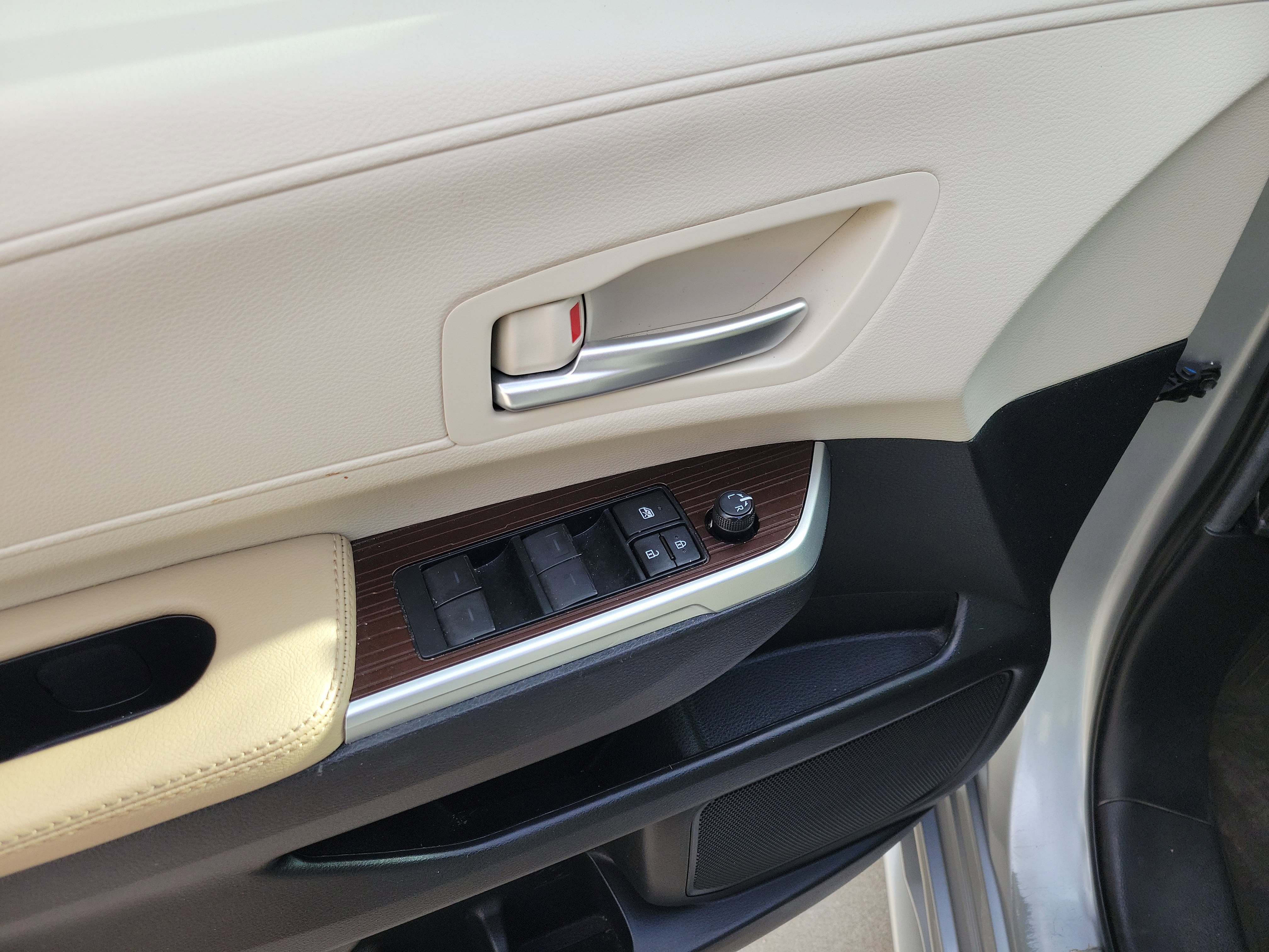 Certified 2024 Toyota Sienna XLE image 11