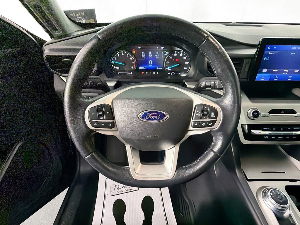 Used 2022 Ford Explorer XLT image 11
