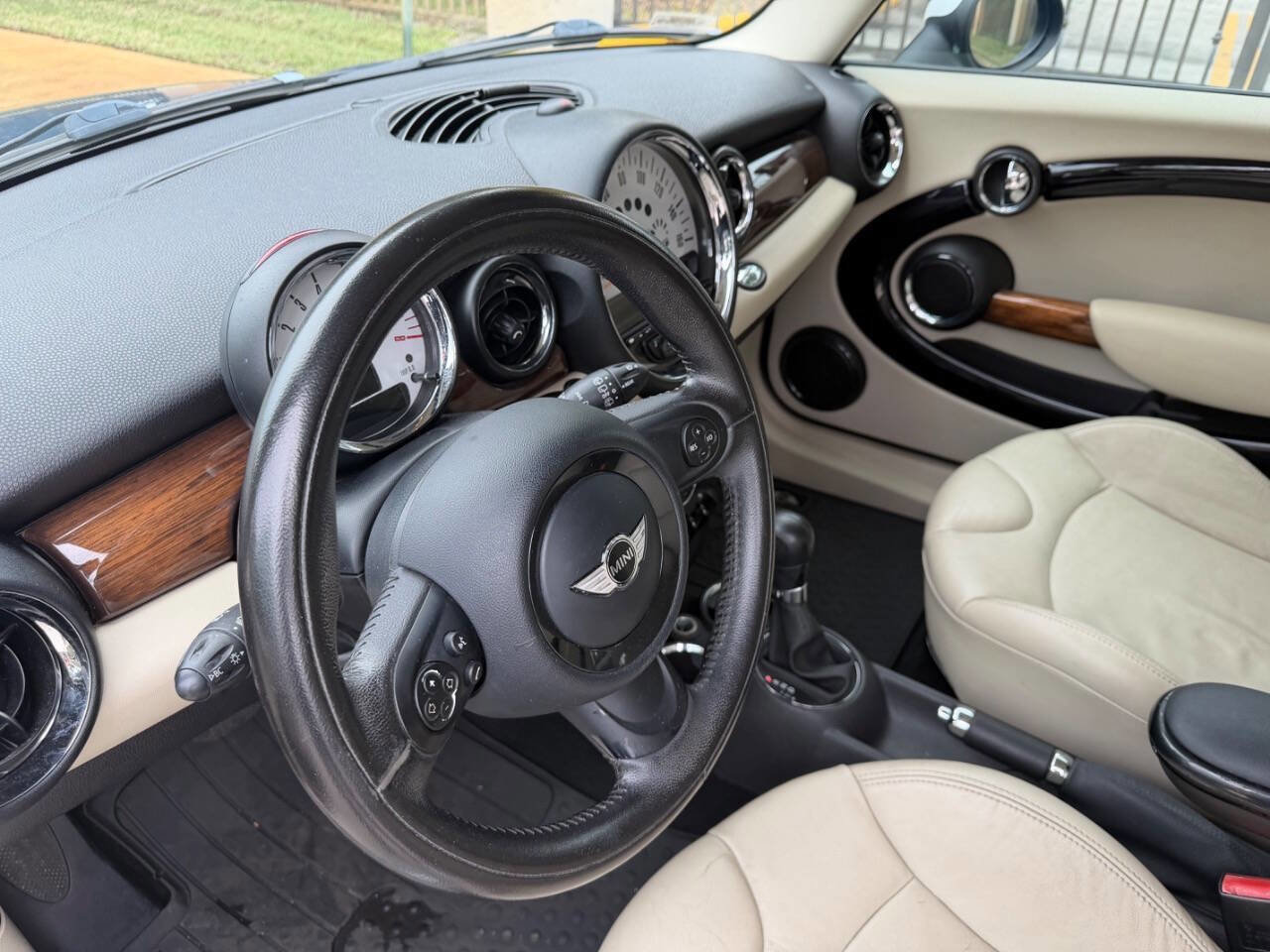 Used 2011 MINI Cooper Hardtop image 11