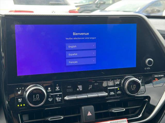 Certified 2025 Toyota Highlander Platinum AWD/4WD image 40