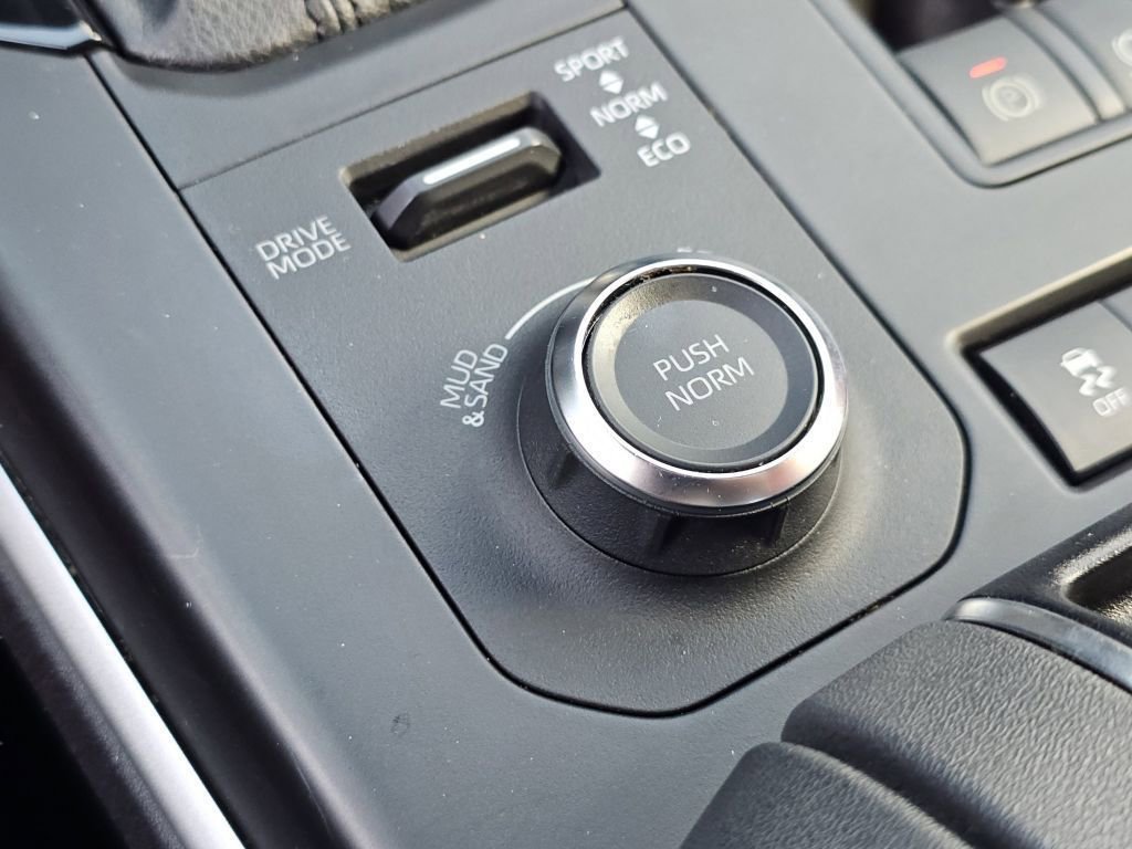 Used 2021 Toyota Highlander XSE AWD/4WD image 13