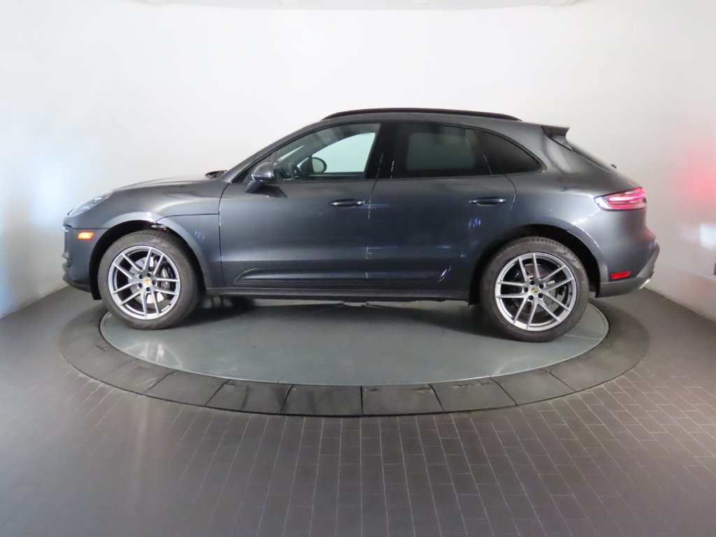 Certified 2025 Porsche Macan AWD/4WD image 2