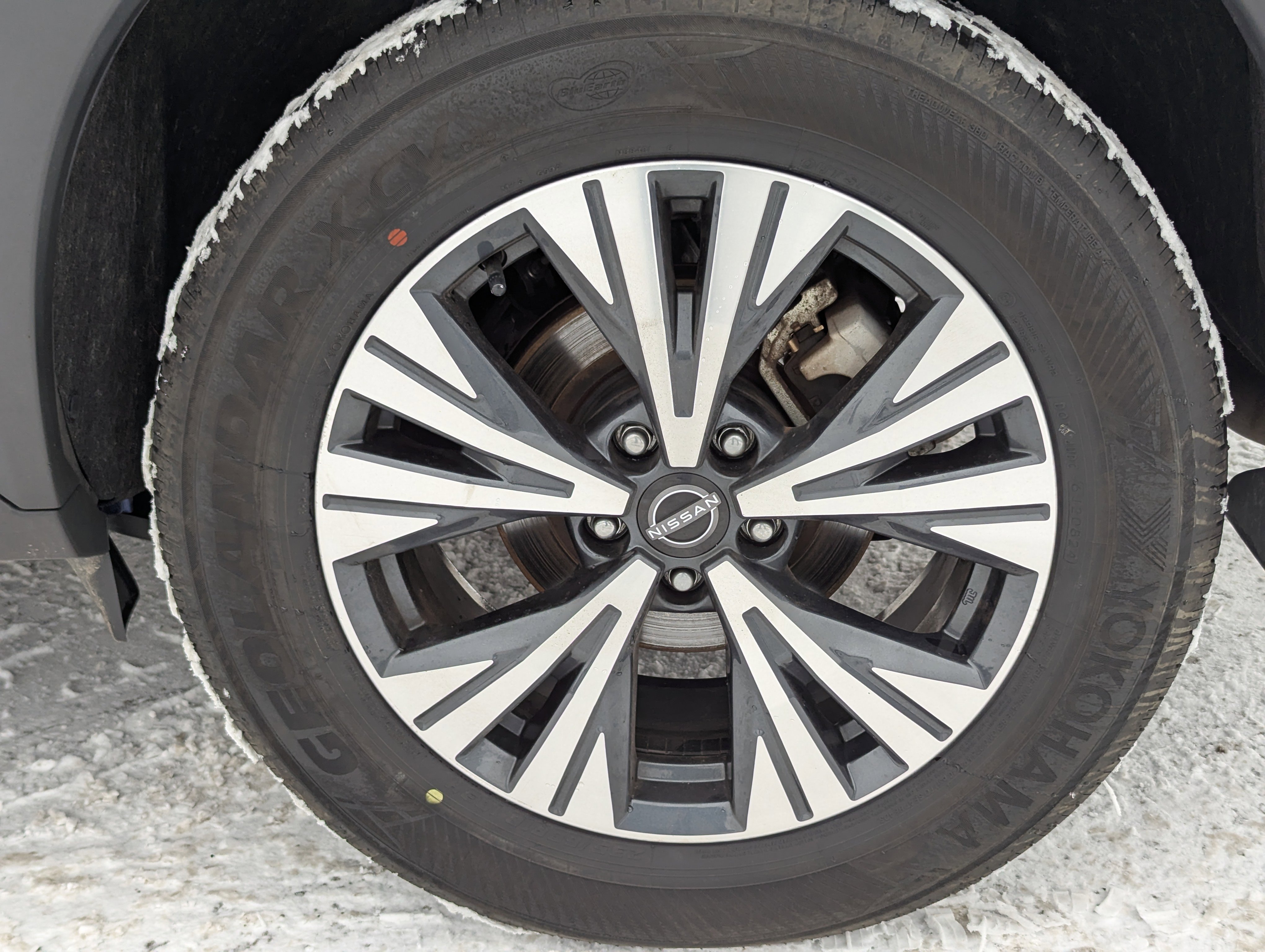 Used 2023 Nissan Rogue SV w/ SV Premium Package image 11