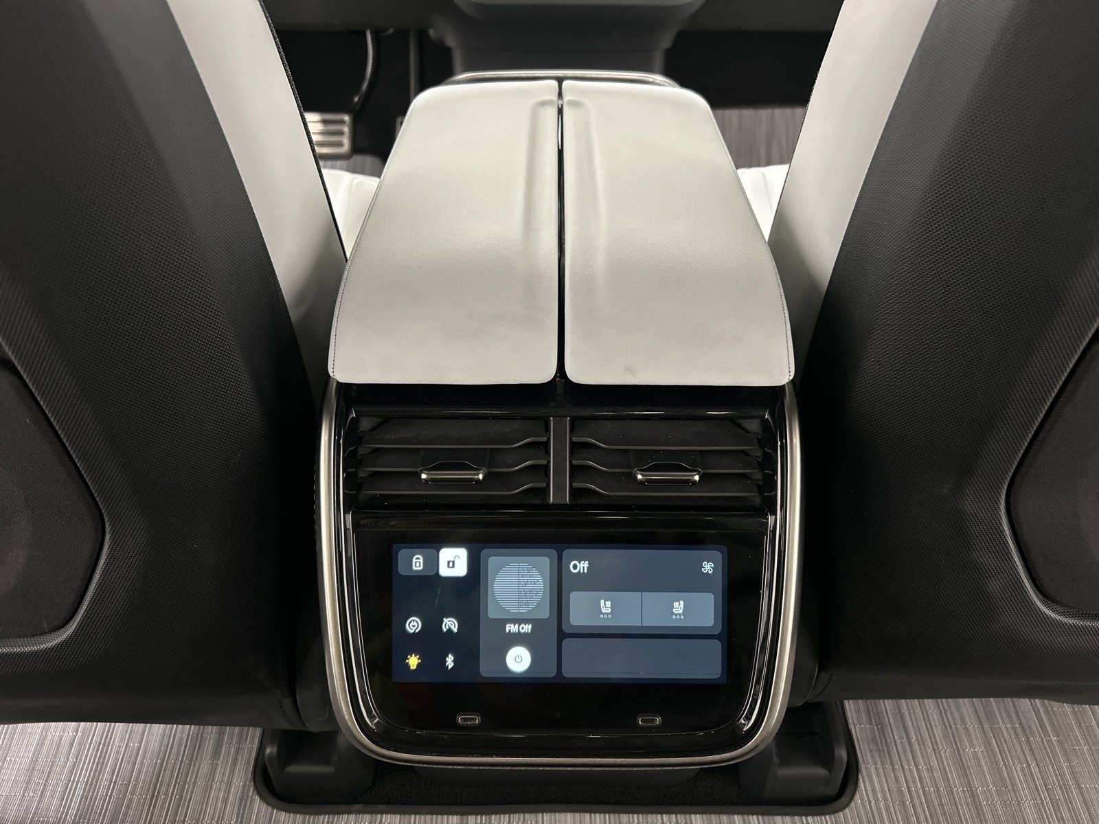 Used 2022 Rivian R1T Adventure image 28