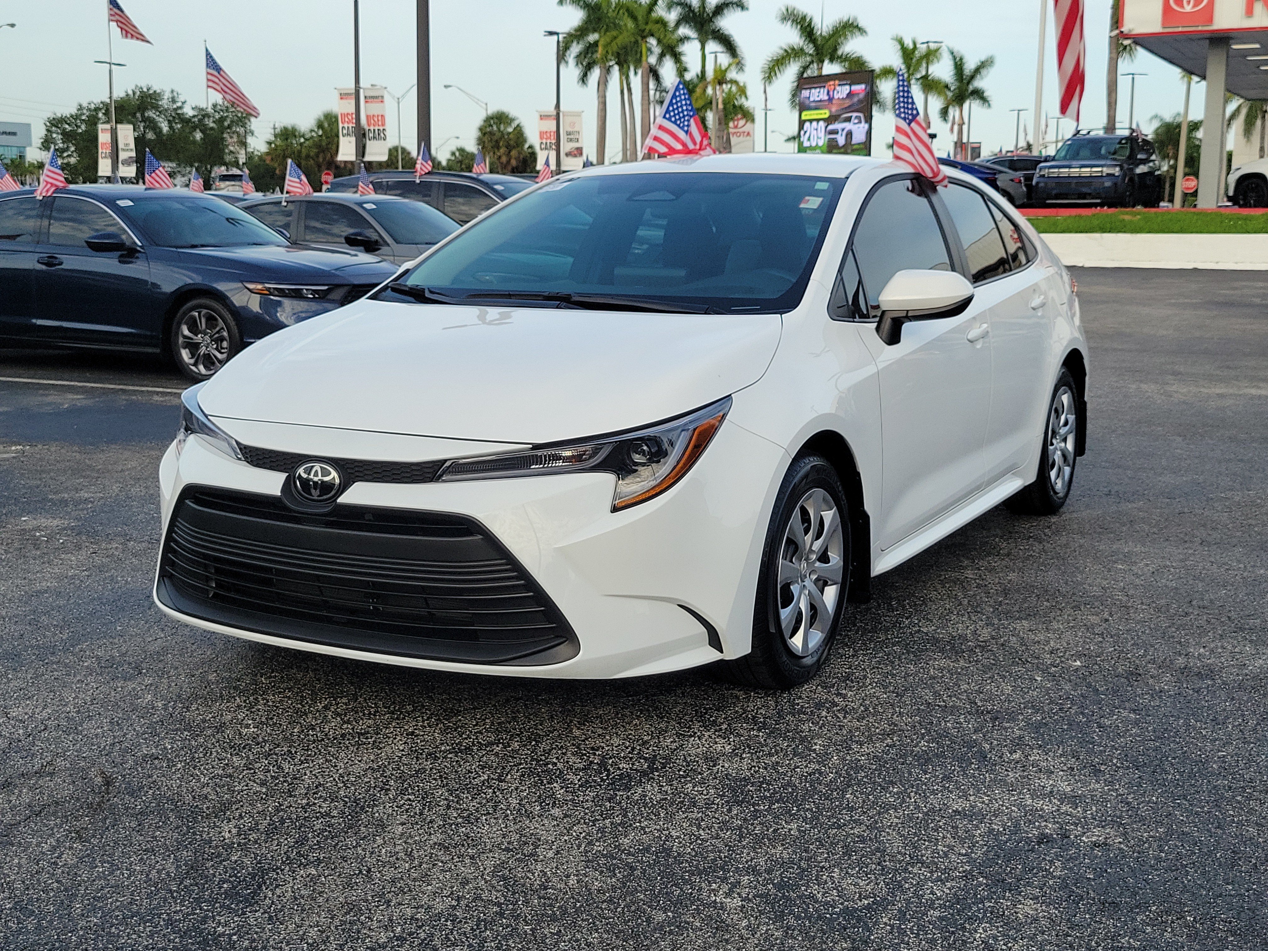 Used 2025 Toyota Corolla LE FWD image 5