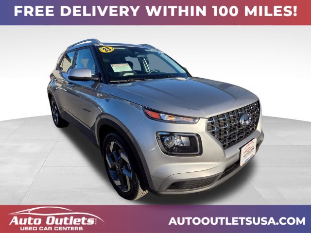 Used 2023 Hyundai Venue SEL FWD image 1