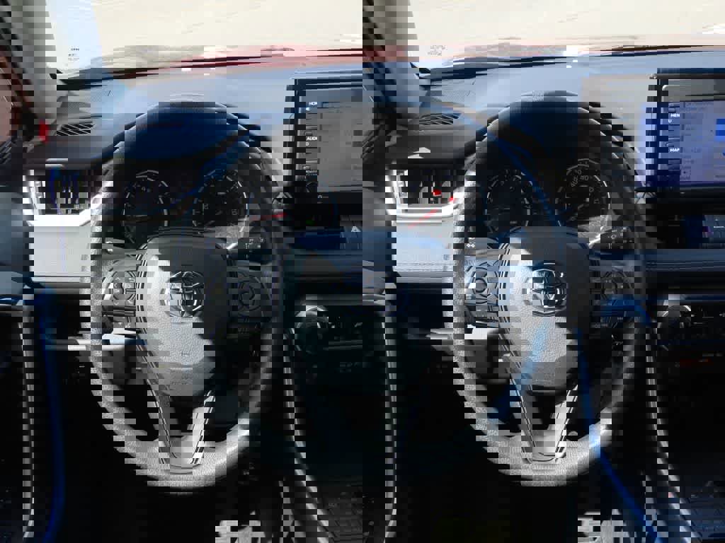 Used 2022 Toyota RAV4 LE image 18