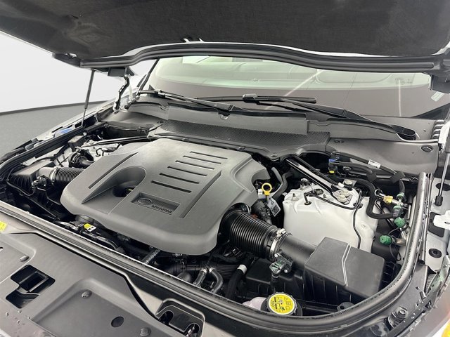 Used 2025 Land Rover Discovery Dynamic SE image 32