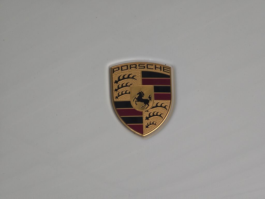 Certified 2024 Porsche Macan AWD/4WD image 33