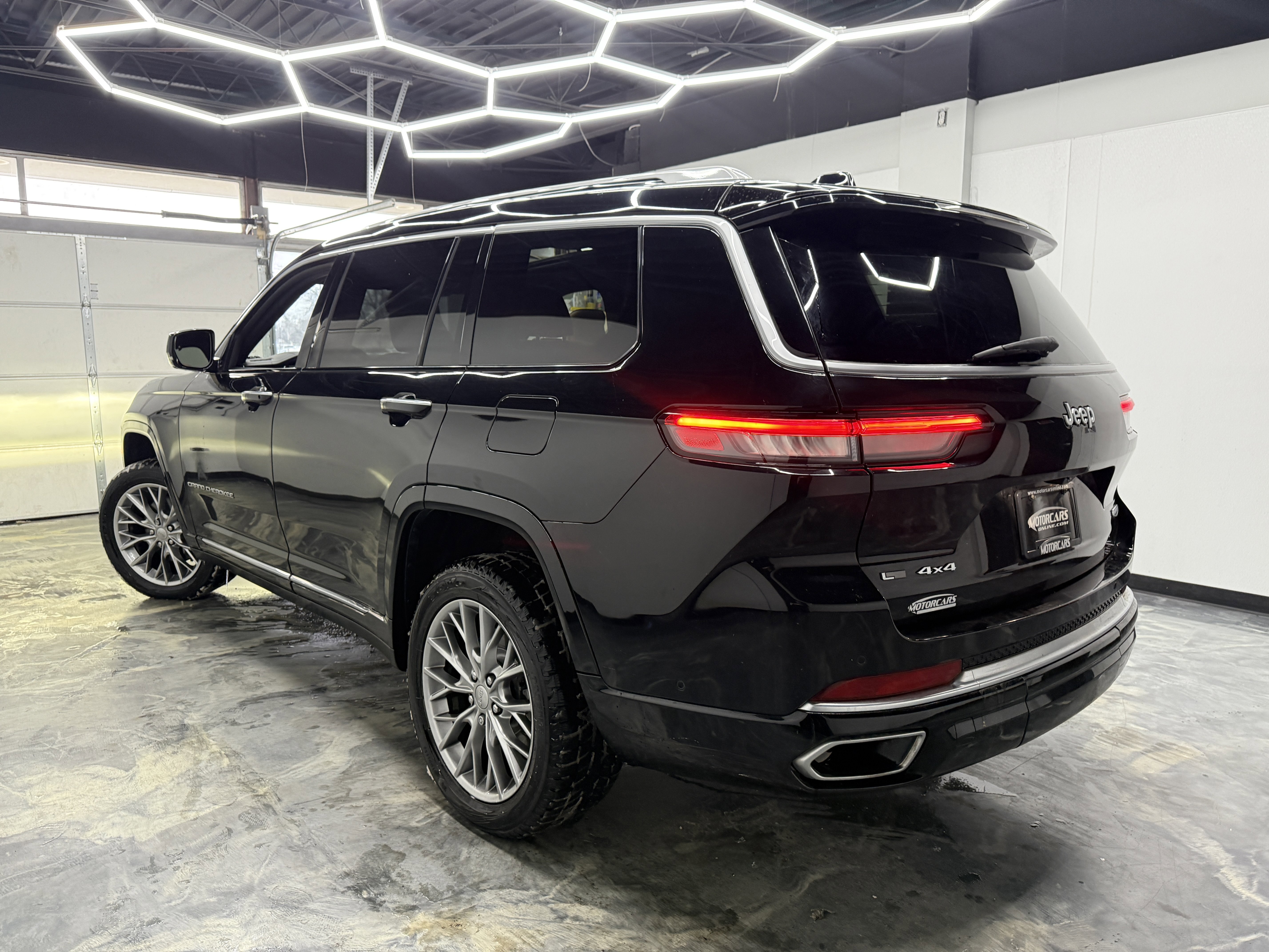 Used 2022 Jeep Grand Cherokee L Summit w/ Luxury Tech Group V image 3