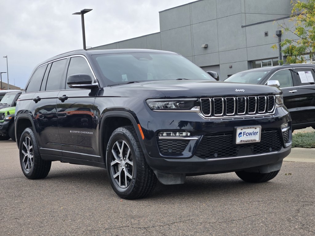 Used 2024 Jeep Grand Cherokee Limited w/ Luxury Tech Group II AWD/4WD image 3