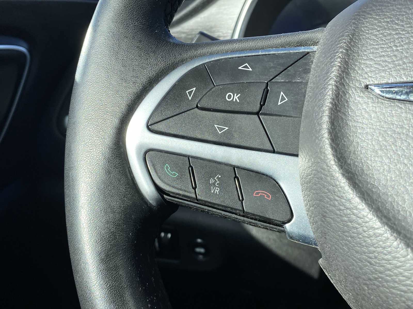 Certified 2016 Chrysler 200 Limited w/ Convenience Group image 24