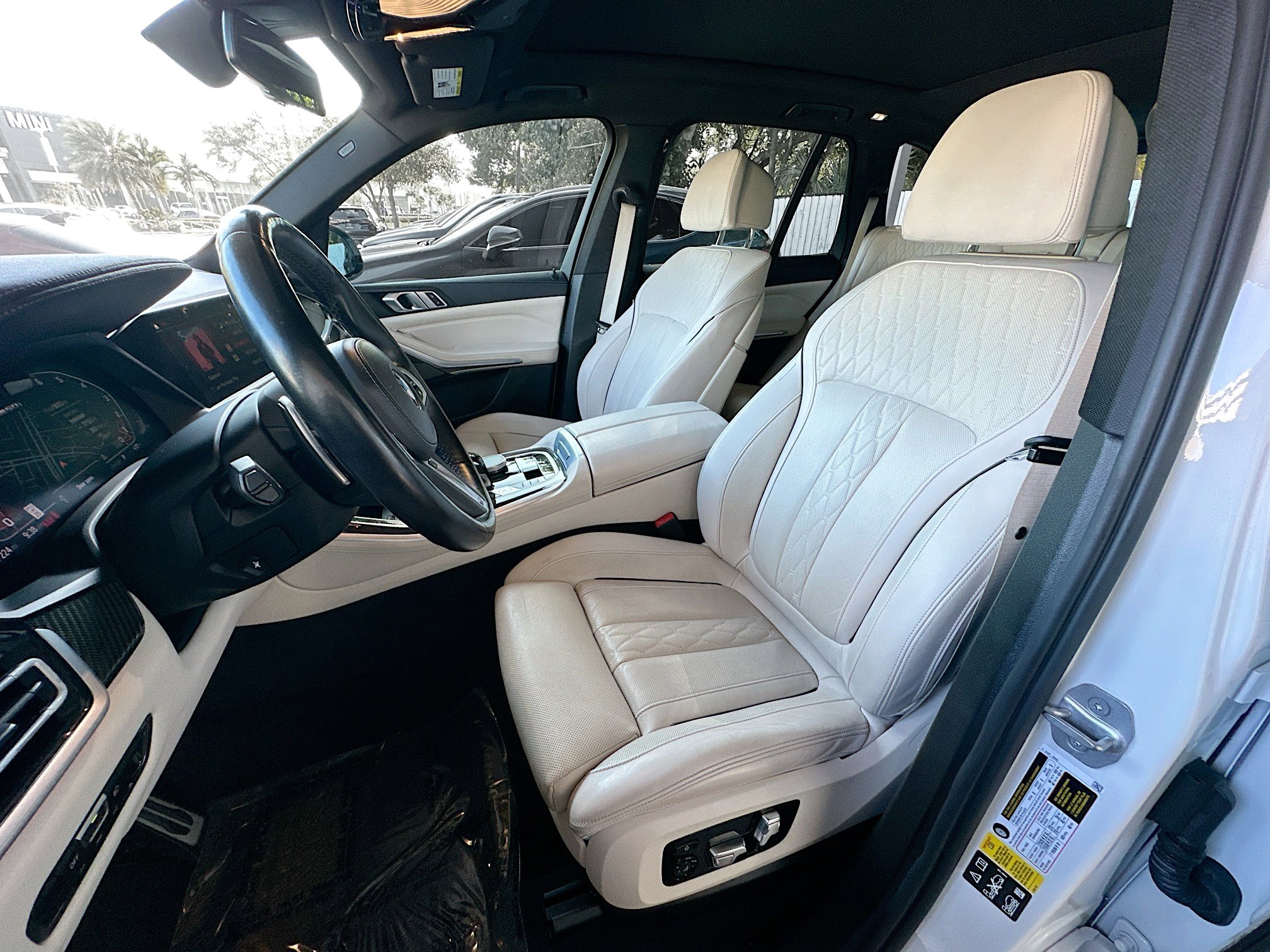 Used 2022 BMW X5 M50i image 22