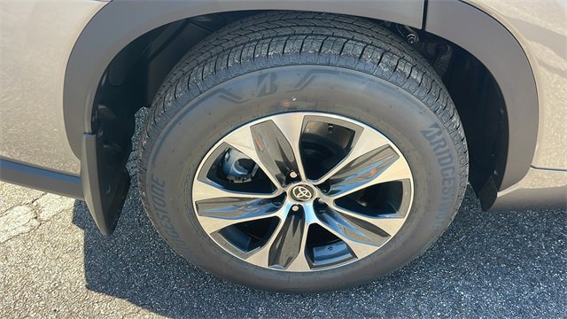 New 2026 Toyota Highlander XLE image 9