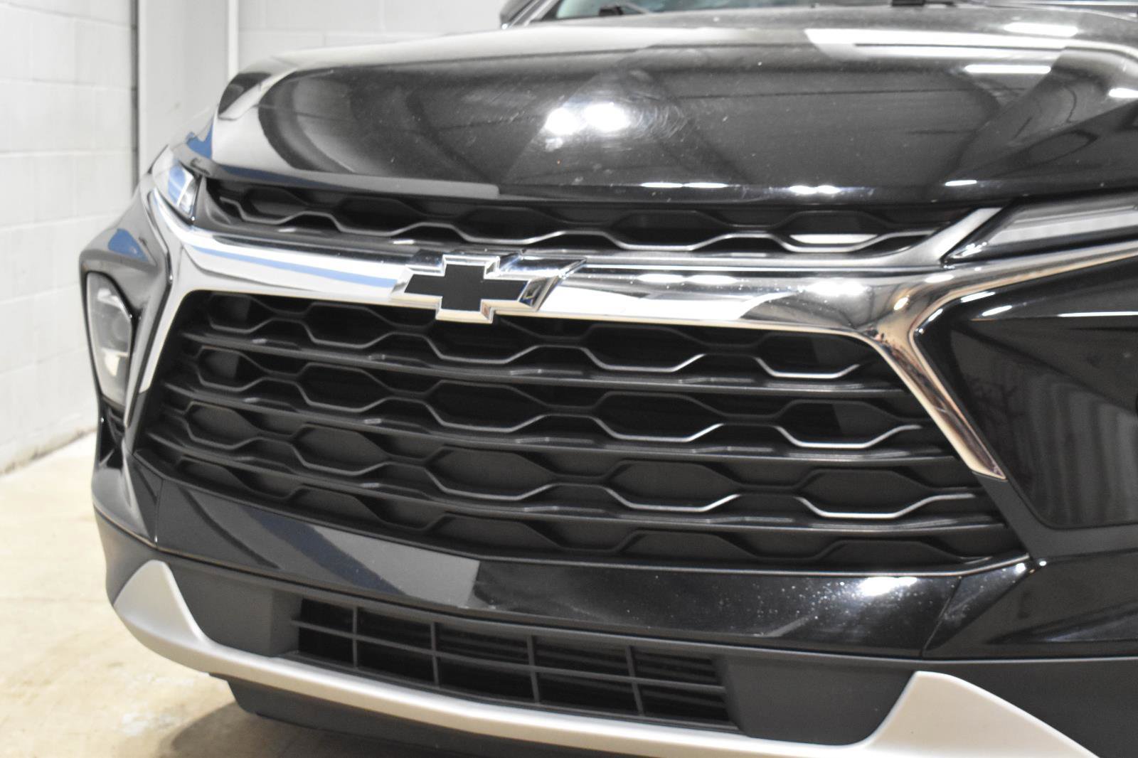 Used 2023 Chevrolet Blazer LT image 32
