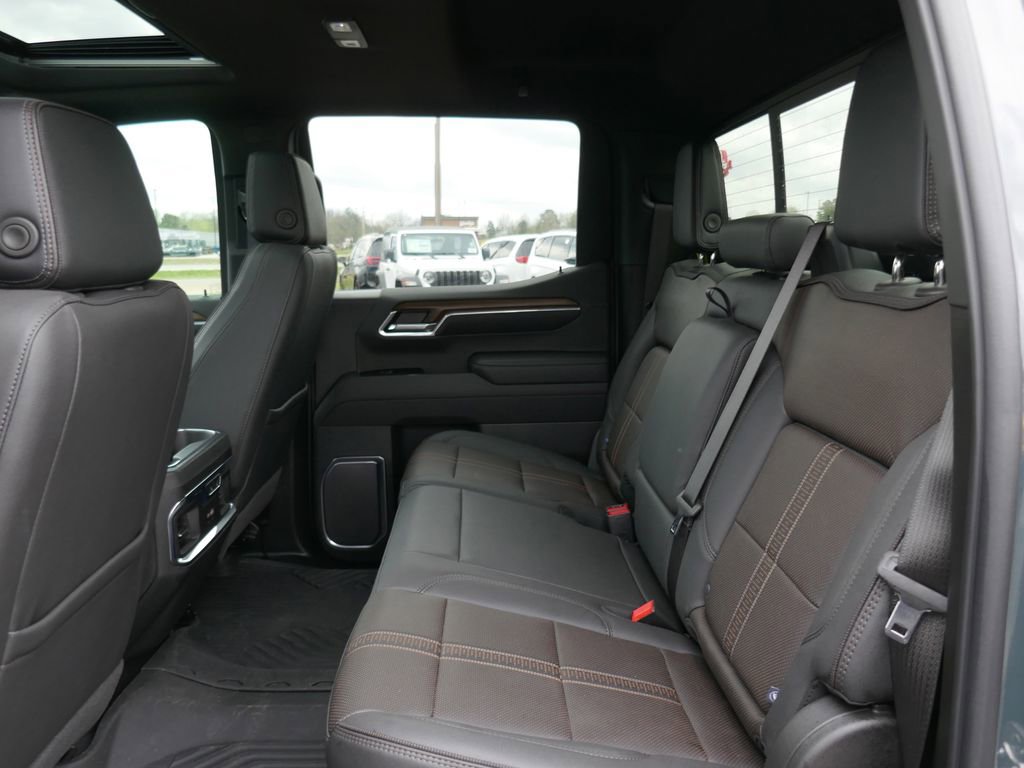 Certified 2026 Chevrolet Silverado 1500 High Country w/ Technology Package AWD/4WD image 17