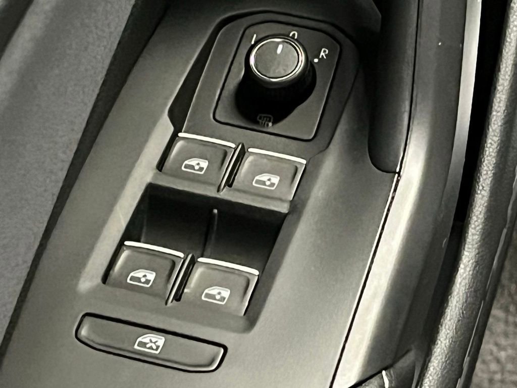 New 2026 Volkswagen Jetta SE FWD image 17