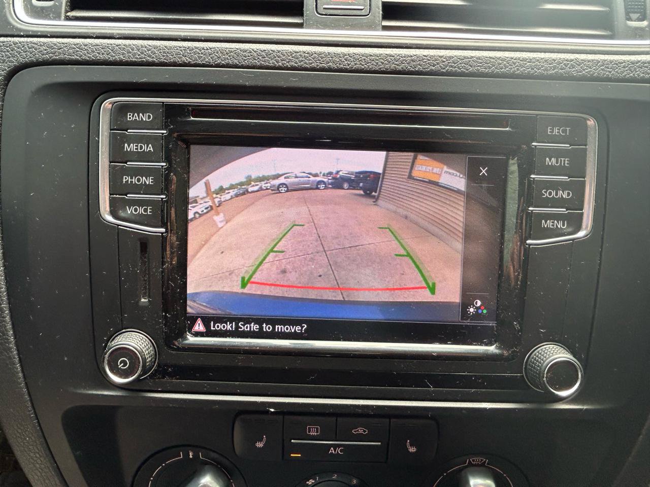 Used 2016 Volkswagen Jetta SE FWD image 23