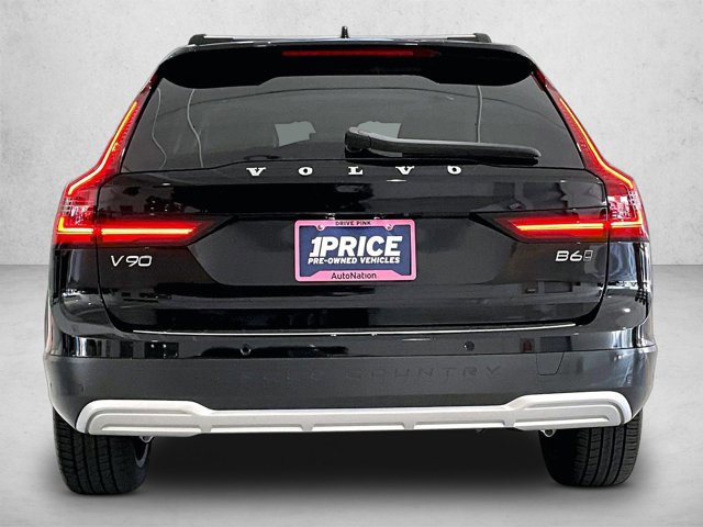 Used 2025 Volvo V90 B6 Cross Country Plus w/ Protection Package Premier AWD/4WD image 4