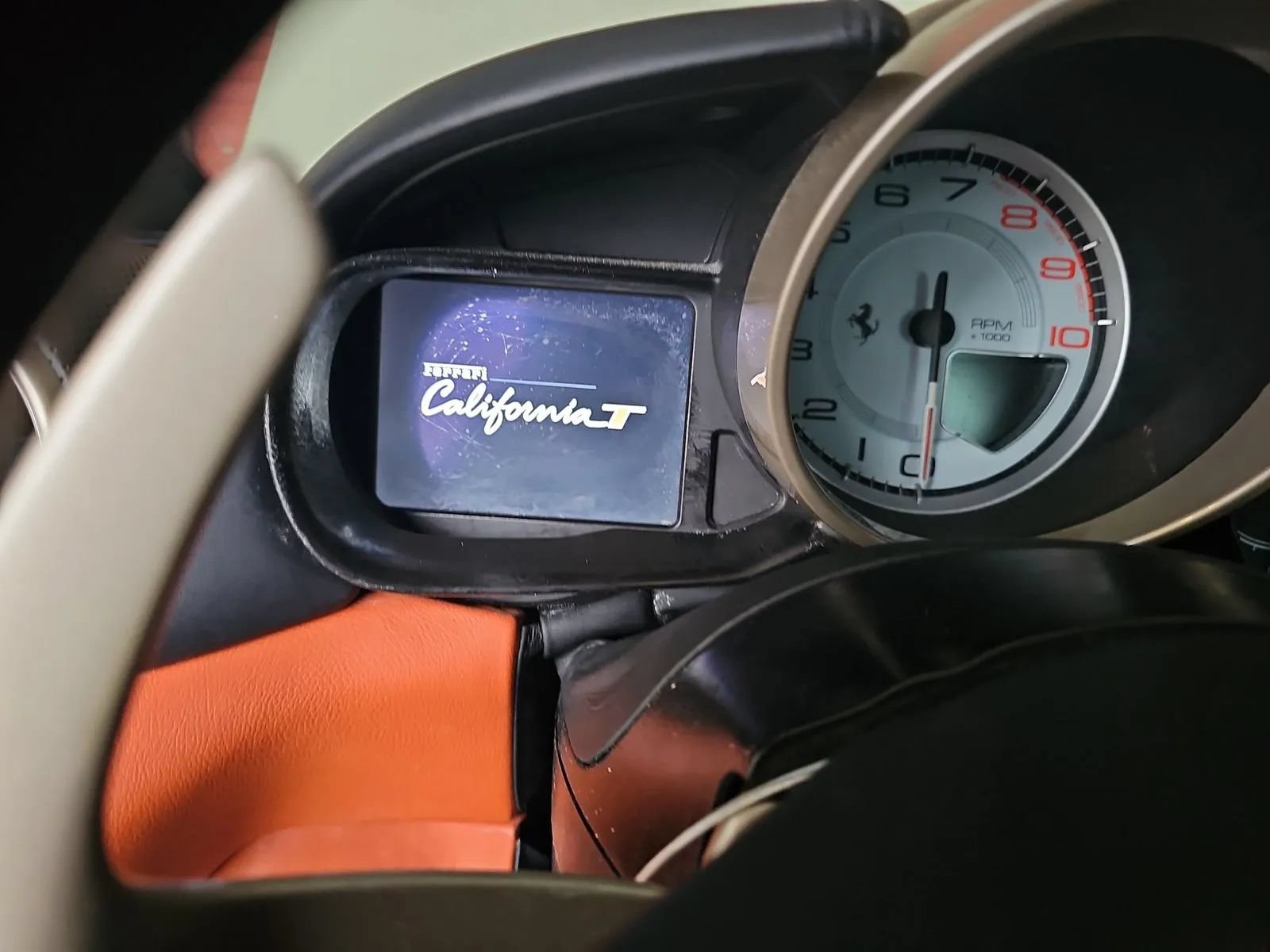 Used 2018 Ferrari California T RWD image 17