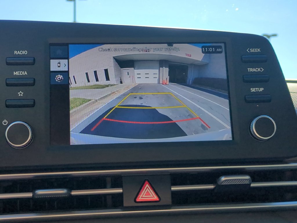 Used 2026 Hyundai Elantra Hybrid FWD image 17