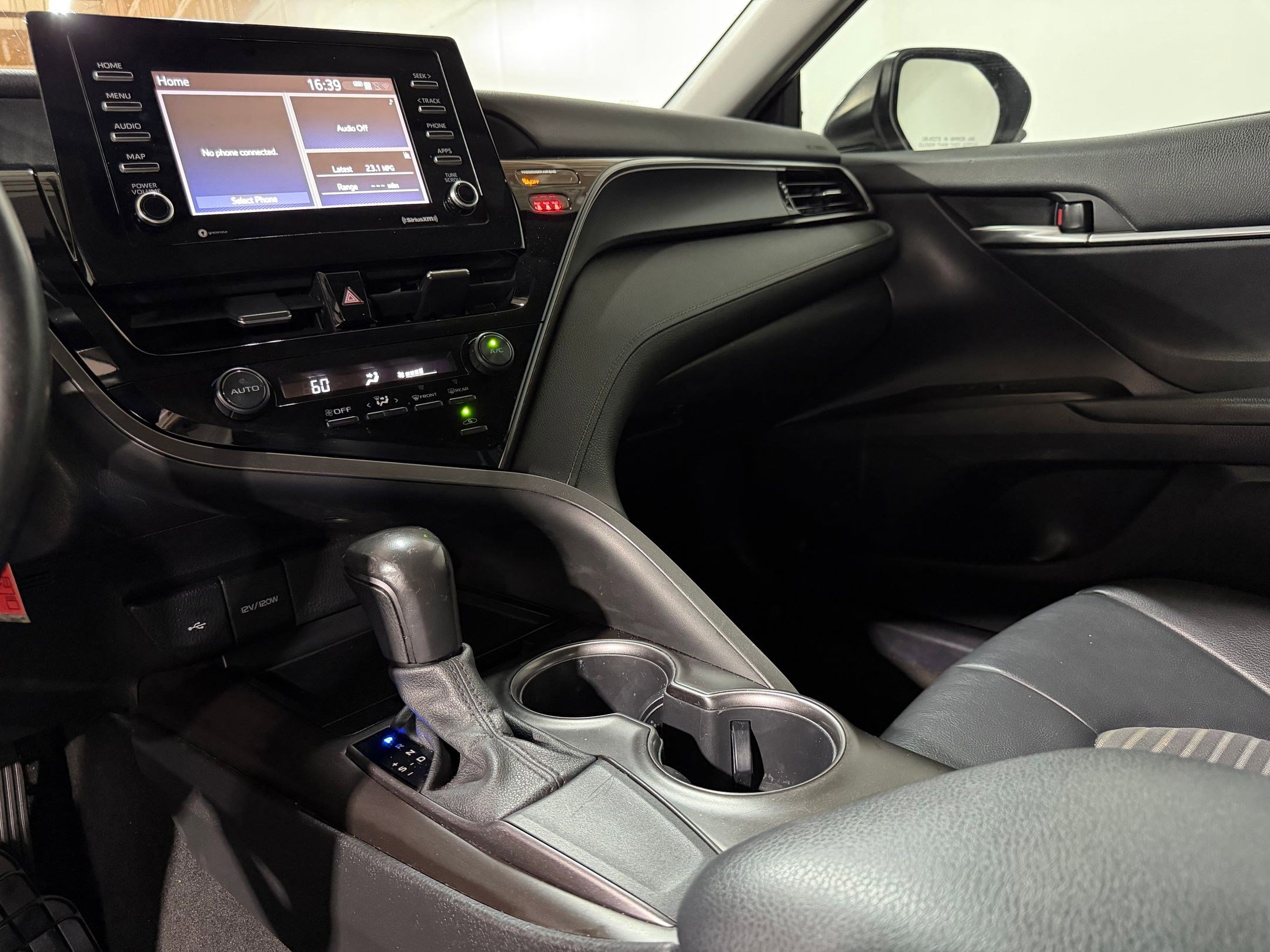 Used 2021 Toyota Camry SE image 23