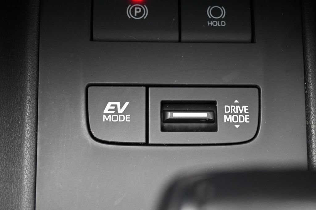 Certified 2021 Toyota Venza LE w/ Carpet Mat Package (TMS) AWD/4WD image 25