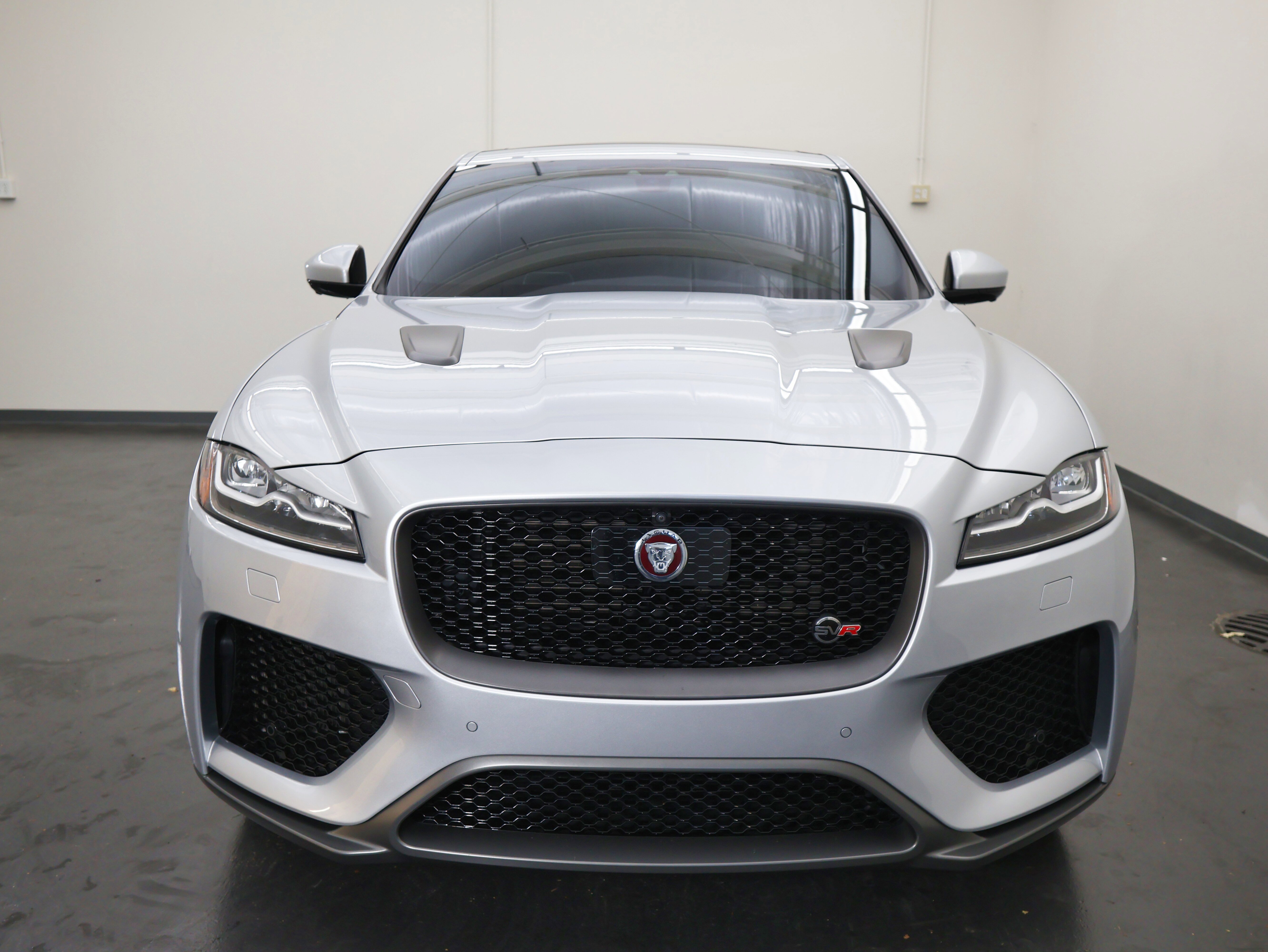 Used 2020 Jaguar F-PACE SVR image 8